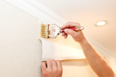 Pose de papier peint à Onlay — revêtements muraux et toiles de verre
